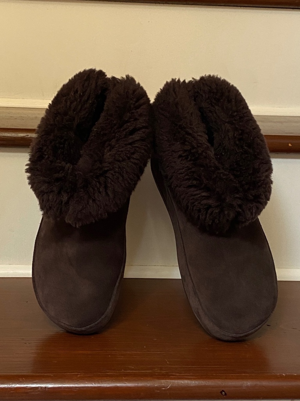 Fitflop Dark Brown Suede Mukluk Shorty Shearling Boots Women's Size 8